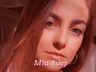 Mia_Riley
